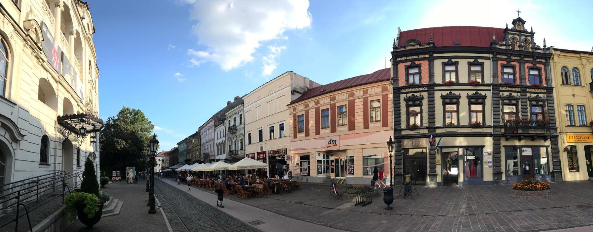 E2 Luxury Oldtown Apt - 2X Parking, Foodstore, Pcscreen, Netflix, Unlimited Music, Crib, Babychair, Fastwifi, Aircon Kosice Bagian luar foto